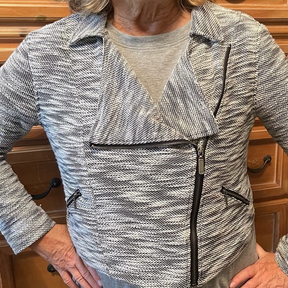 DEPT 222 Ladies Black and White Collared Zippered and Lined Jacket Preowned - Picture 3 of 15